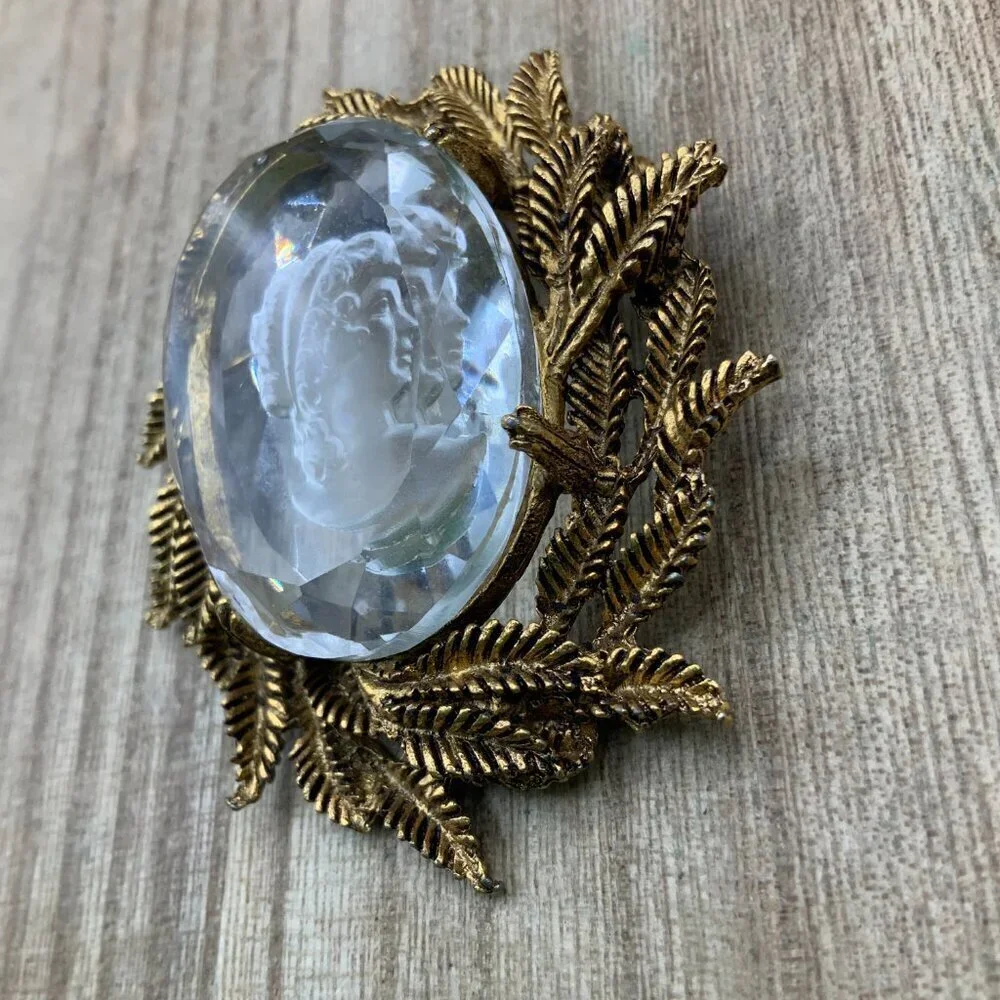 Whiting & Davis Co. Vintage 3D Intaglio Faceted Cameo Crystal Brooch Pendant